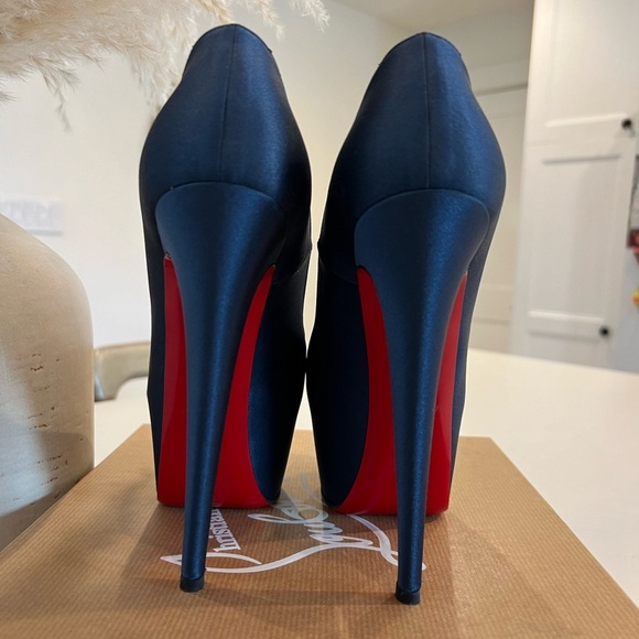 Christian Louboutin DAFFODILE 160 CREPE SATIN size 7.5 - Picture 7 of 15
